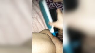 Girlfriend love to fuck random objects into her pussy
