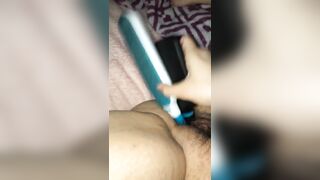 Girlfriend love to fuck random objects into her pussy